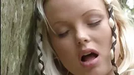 Jeune Poupée baisée  ...