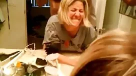 Puis elle lèche sans ...